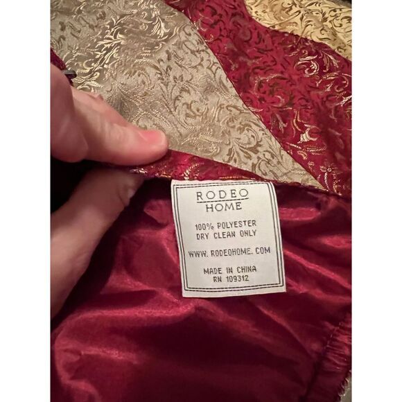Rodeo Home gold and red tree skirt and lot of 30 boutique ornaments - Picture 4 of 12